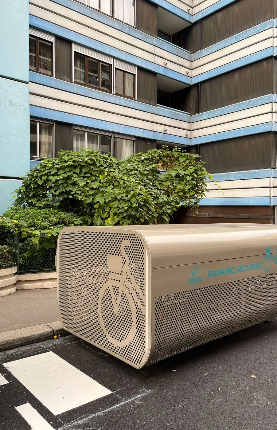 Installation abri vélo réalisé par SPTP en Seine-Saint-Denis – photo 2